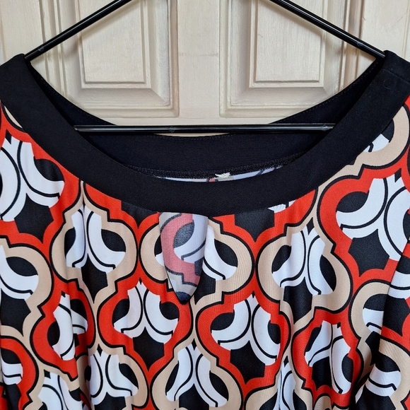 Red/Black Graphic Print Tunic Sz2X Stretchy Contrast Collar/Cuffs Machine Wash - Picture 2 of 7